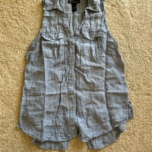 Sleeveless Button-Up Gray Top